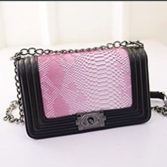 Hot item!! Sexy pink purse - Picture 1 of 2